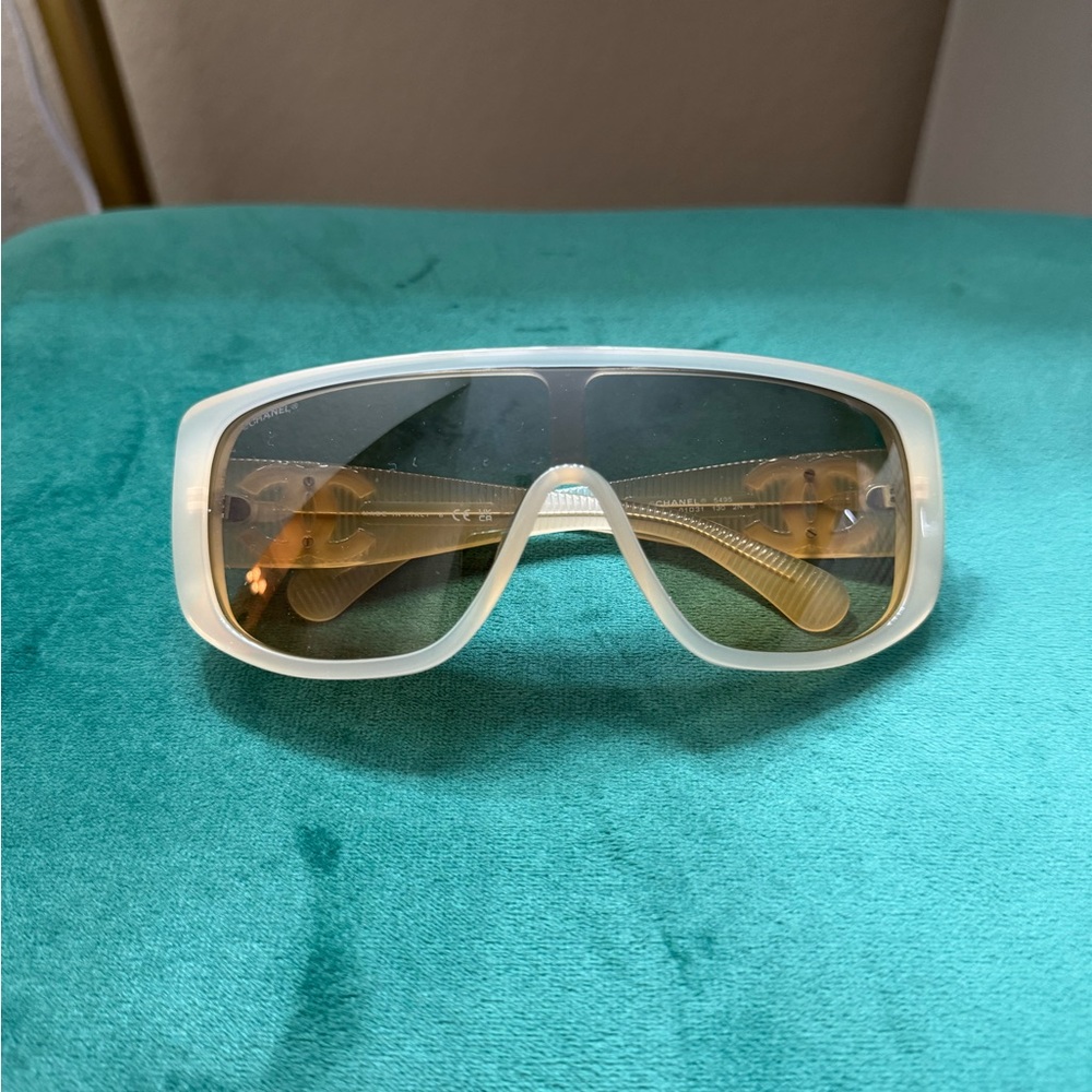 THE CHANEL SUNNIES